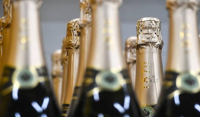 Інвестувати в шампанське тепер вигідніше, ніж у золото та S&P 500
